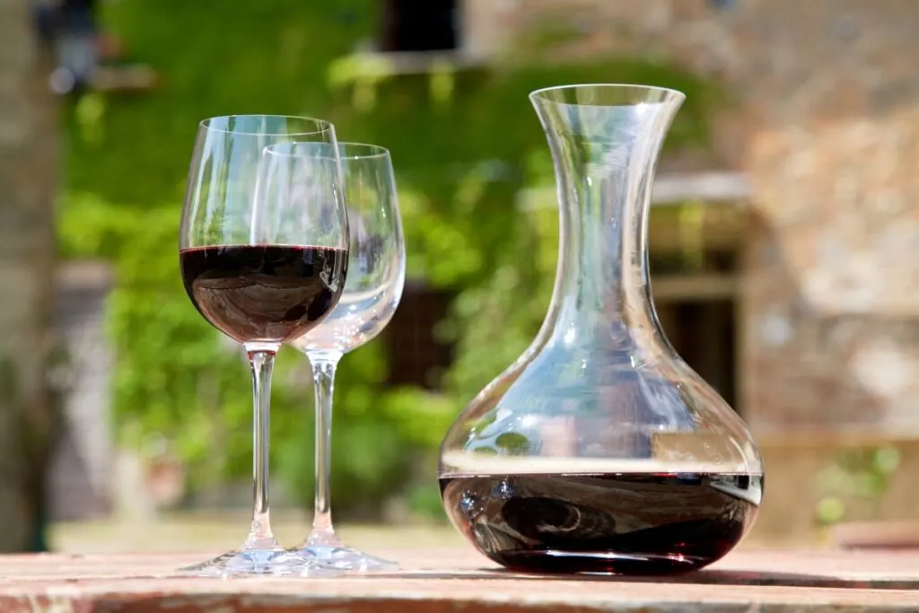 How Many Glasses In A Carafe Of Wine
