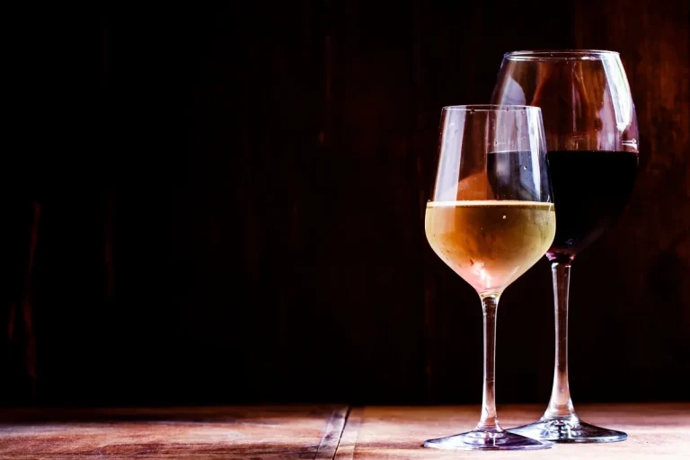 Should Wine Glasses Be Chilled Or Not? (Facts & Cautions)